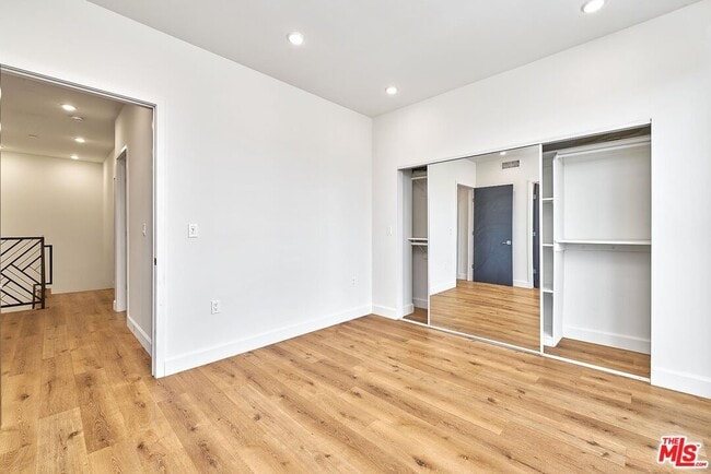 Building Photo - 14550 Burbank Blvd