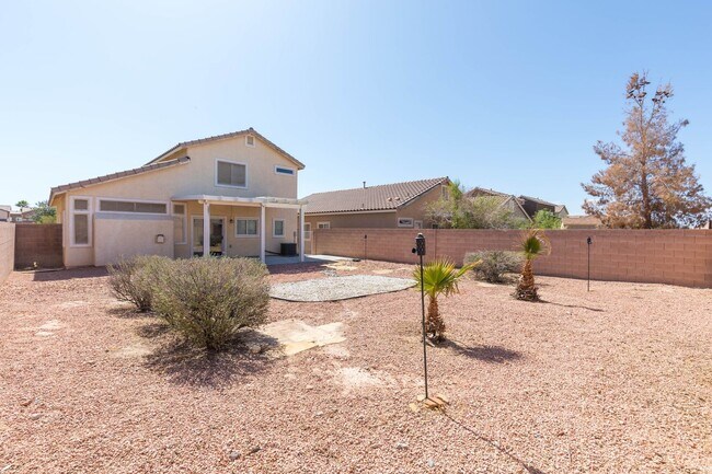 Building Photo - Spacious 3-Bedroom, 2.5-Bath Two-Story Hom...