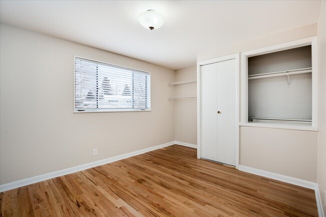 Building Photo - 982 E Briarwood Cir S