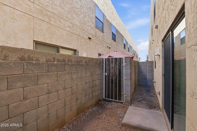 Building Photo - 15818 N 25th St