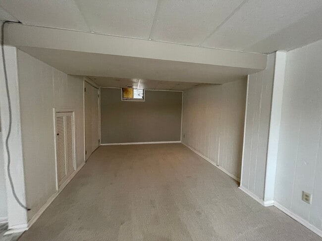 Building Photo - 16110 Hickory St