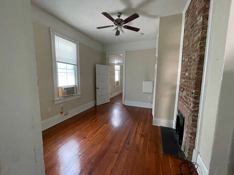 Building Photo - 2420 Jena St