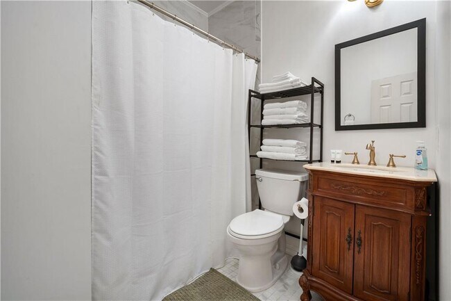 Building Photo - 158 S Cedar St