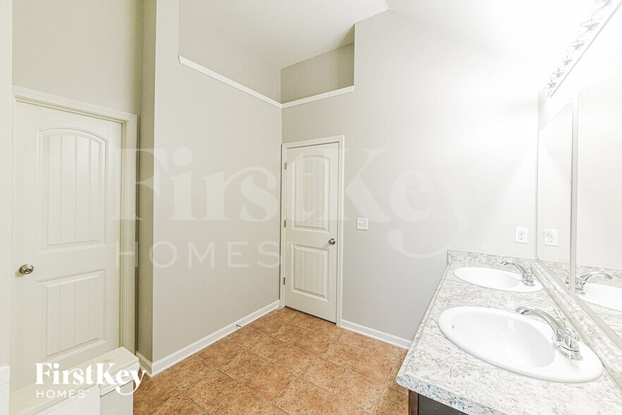 Building Photo - 76 Torero Trail