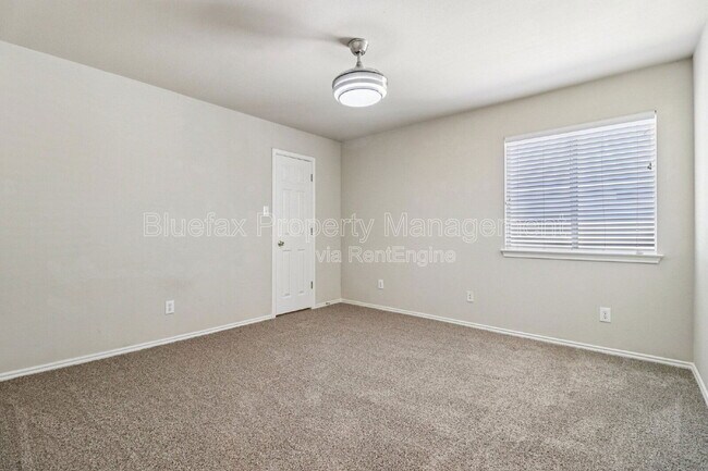 Building Photo - 9639 Shetland Park