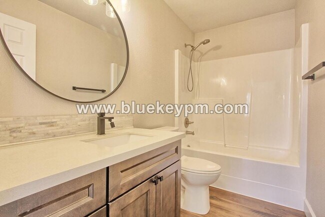 Building Photo - 3 Bed, 3.5 Baths Townhome With Garage Leve...