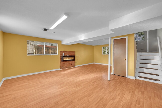 Building Photo - $2,795.00  - 4 Beds, 2 Baths, Single Famil...