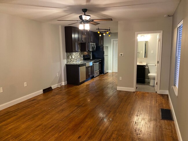 Building Photo - Renovated Home in the Grove for Rent!