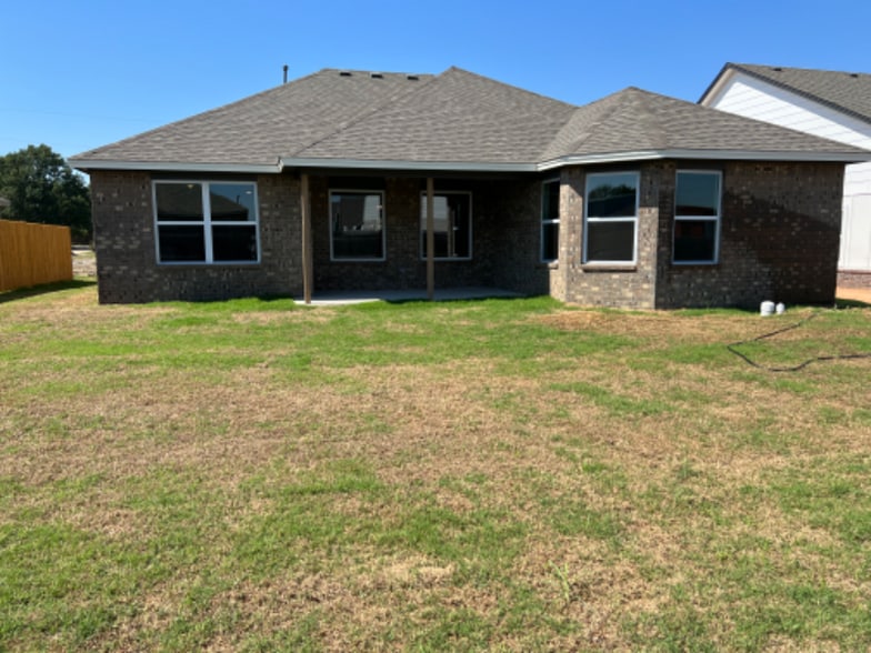 Building Photo - 13923 S Quincy St