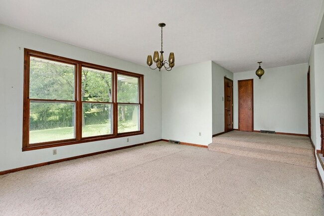 Building Photo - 554 Cox Ln