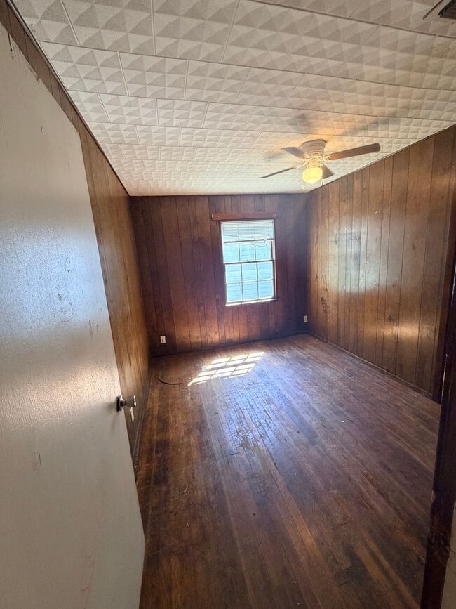 Building Photo - 3 Bedroom Sunset Acres Home