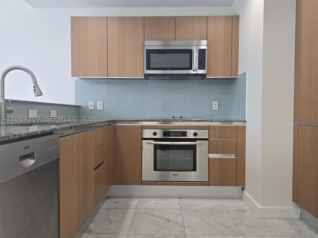 Building Photo - 1060 Brickell Ave