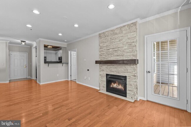 Building Photo - 4951 Brenman Park Dr