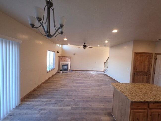 Building Photo - Wang-J1