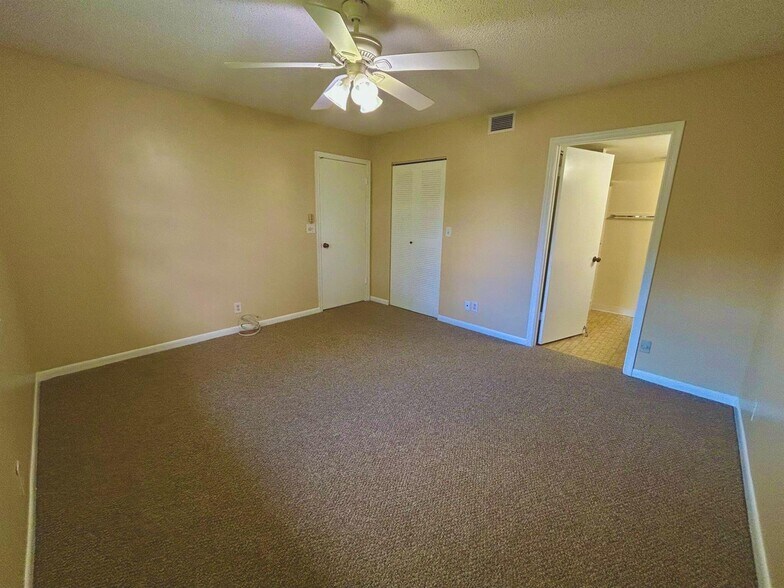 Building Photo - 3738 N University Dr