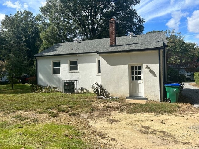 Building Photo - 1815 Powell Rd