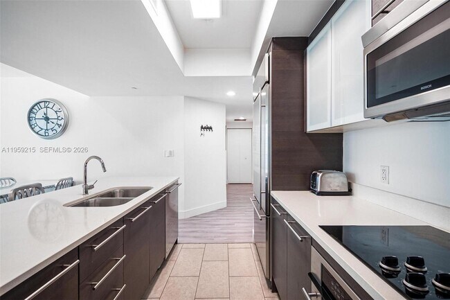 Building Photo - 500 Brickell Ave