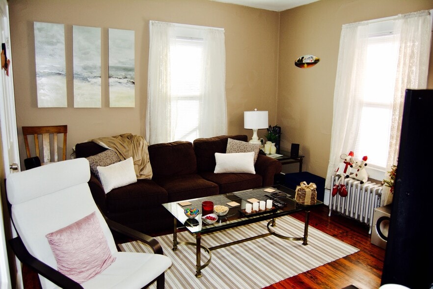 Building Photo - 227 South Ave W