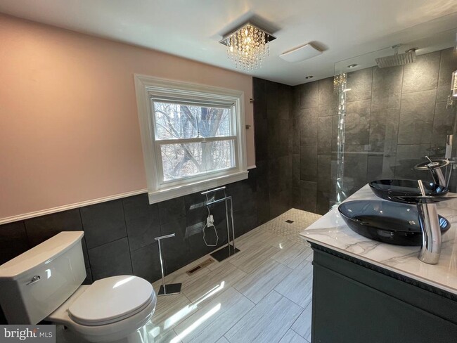 Building Photo - 12399 Shue Ct