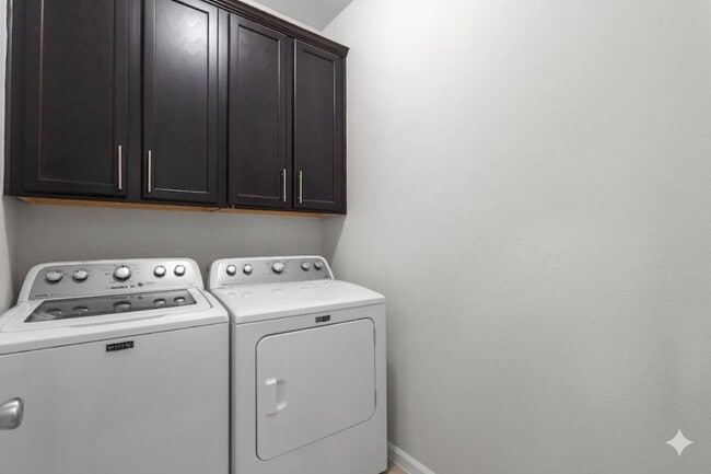 Building Photo - 1913 Kaiser Cove