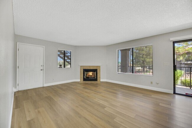 Building Photo - Renovated Downstairs 2 Bedroom Condo