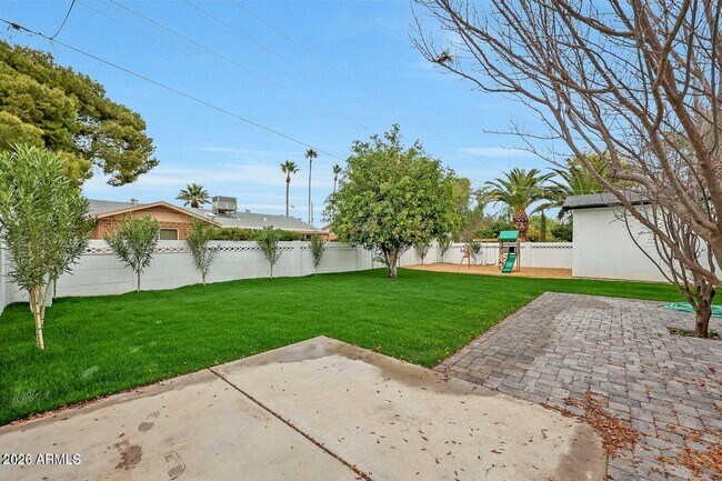 Building Photo - 8444 E Bonita Dr