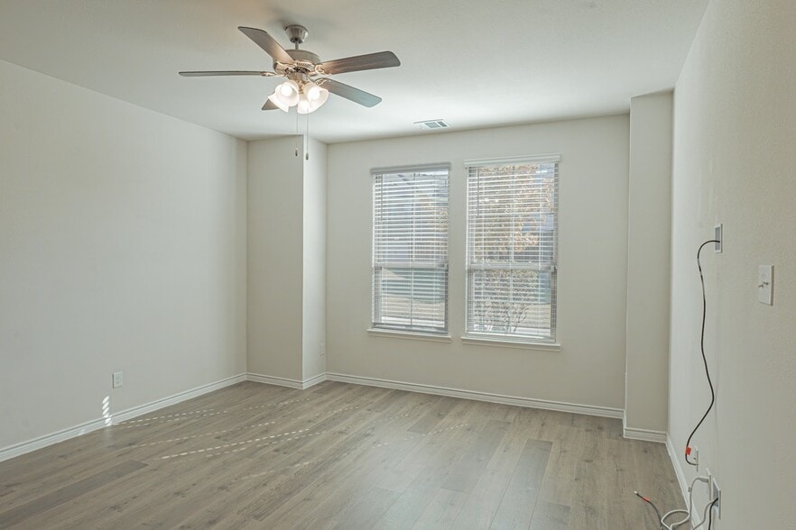 Building Photo - 2020 Saddle Wy