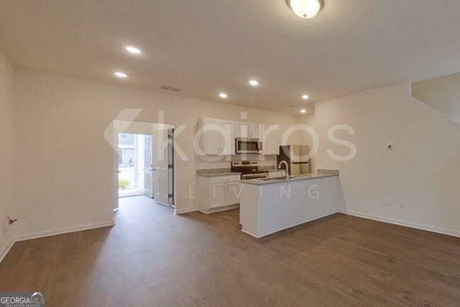 Building Photo - 214 Long Is Dr