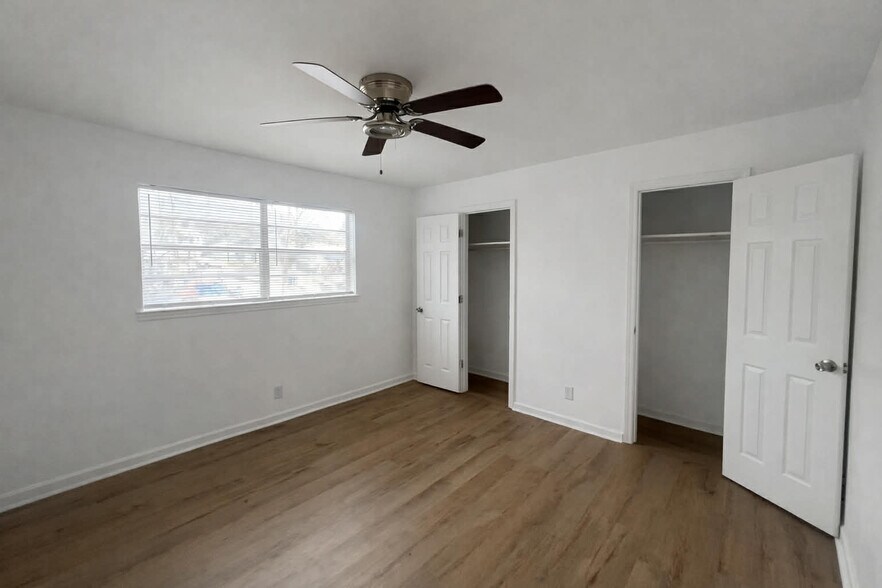 Building Photo - 2524 18th Pl S