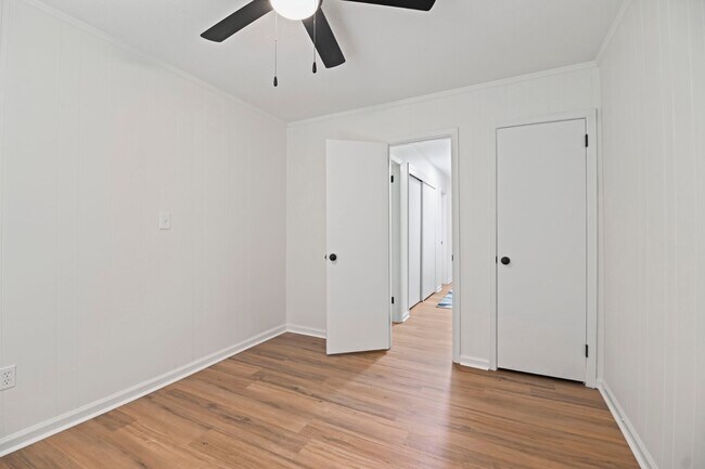 Building Photo - 2117 Semmes Dr