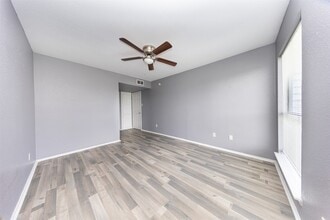 Building Photo - 13480 S Thorntree Dr