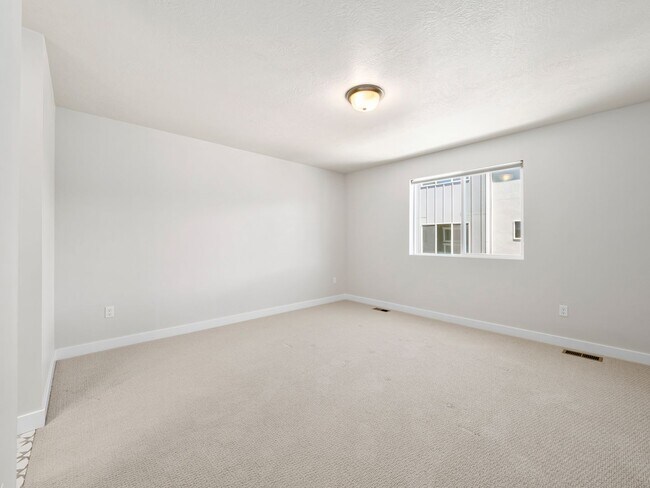 Building Photo - 15083 S Reins Wy