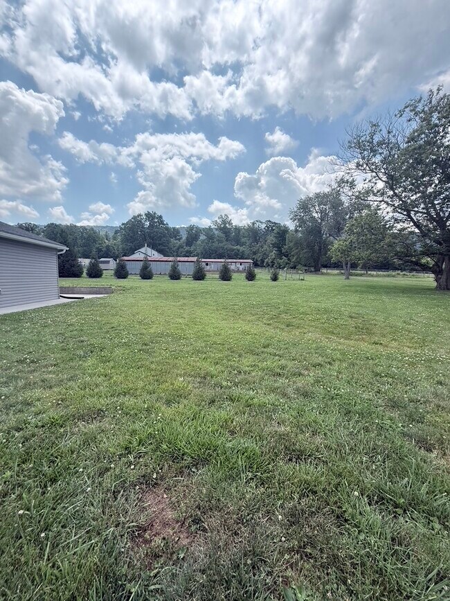 Building Photo - 8690 PA-25