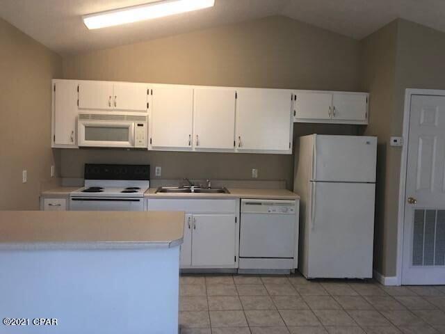 Building Photo - 6106 Pinetree Ave