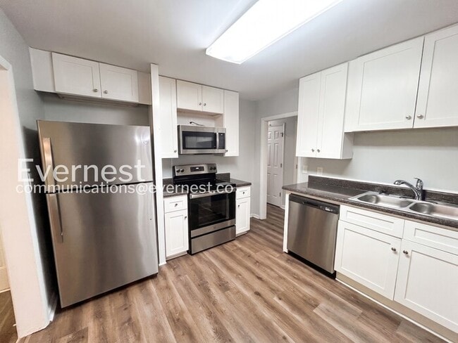 Building Photo - 5 Bed & 4 Bath House in Lithonia / Pet-Friendly /