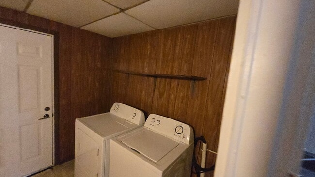 Building Photo - 415 E 35th St