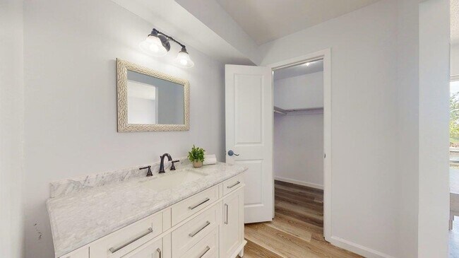 Building Photo - 10 Coral Reef Ct S