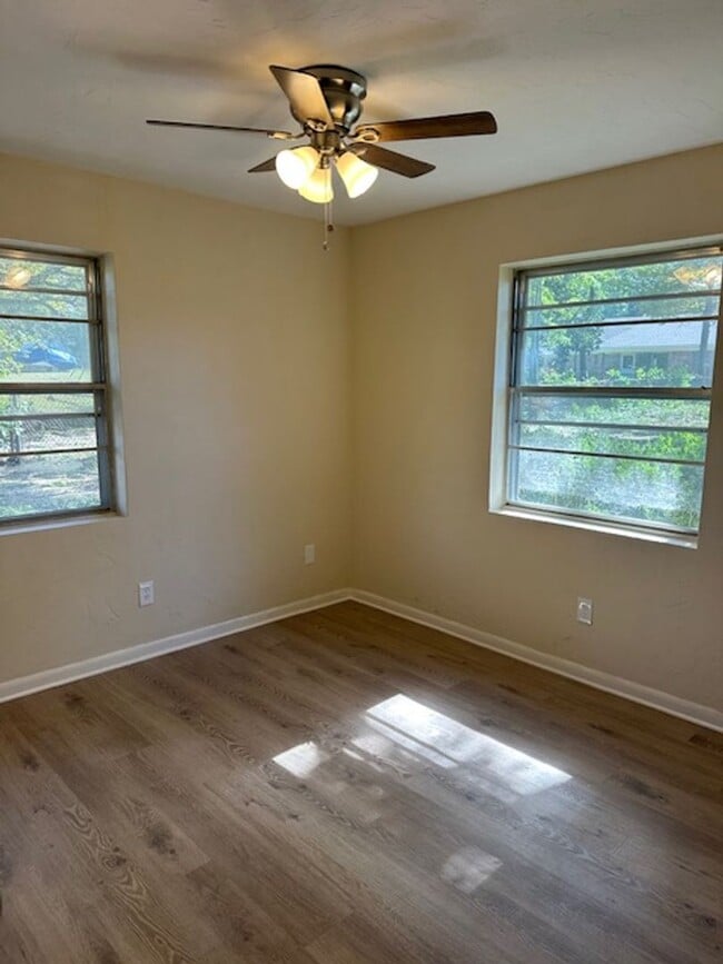 Building Photo - 4/2/1  LISD Fenced yard and pet friednly