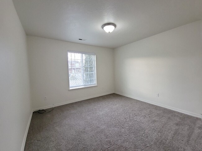 Building Photo - Spacious Rambler in West Richland