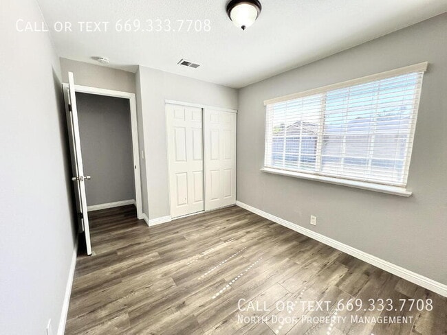 Building Photo - 3197 Bourgeois Way
