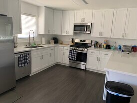 Building Photo - 73641 Sunnyslope Dr