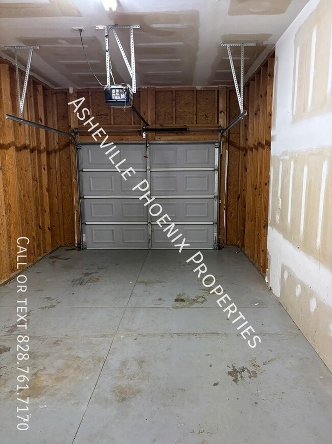 Building Photo - 52 Woodcreek Cir