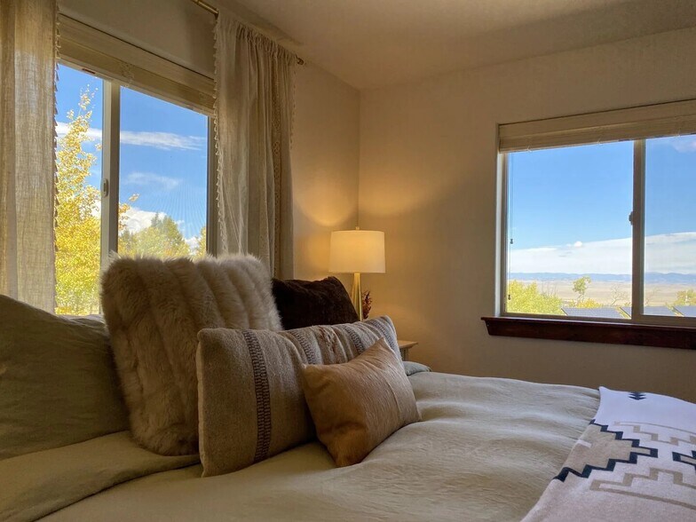 guest bed - 850 Blacksmith Rd