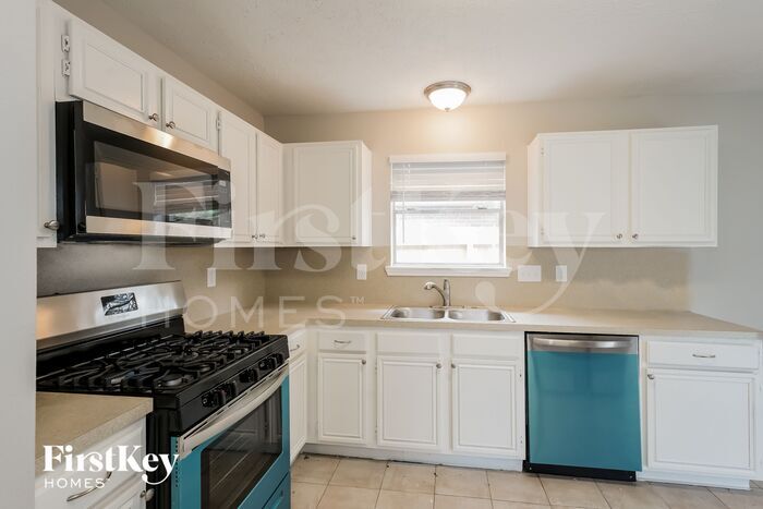Building Photo - 28819 Raestone St