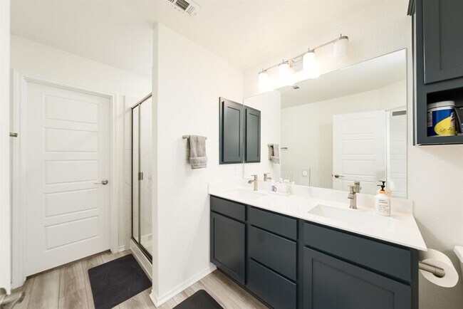 Building Photo - 7105 Gray Catbird Dr