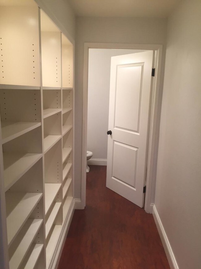 Building Photo - 454 Walker Rd