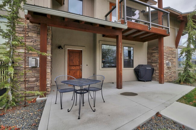 Building Photo - 1385 E Lone Creek Dr