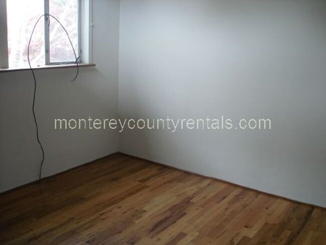 Building Photo - Enjoy this great home with dramatic bay views