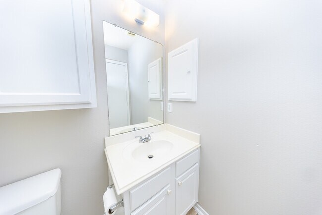 Building Photo - 15406 Apple Bloom Way
