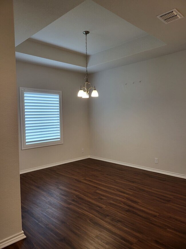 Building Photo - Ready for Move-In